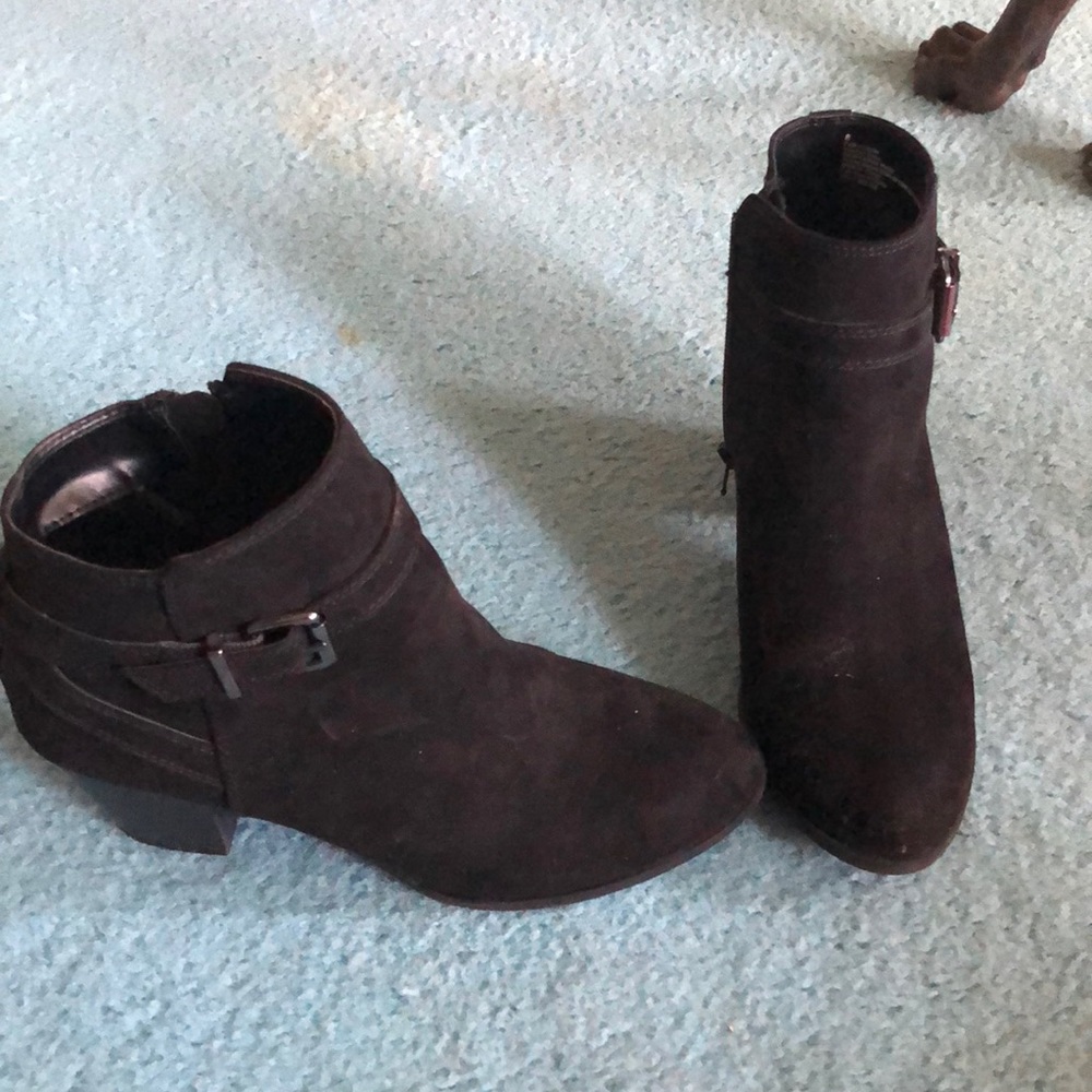 Black express booties